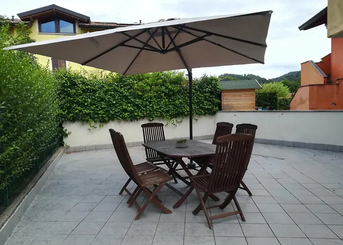 Con Terrazza E Giardino In Val D'intelvi Διαμέρισμα *