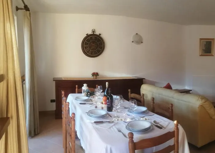 Con Terrazza E Giardino In Val D'intelvi شقة *