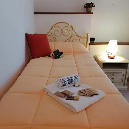 Con Terrazza E Giardino In Val D'intelvi *